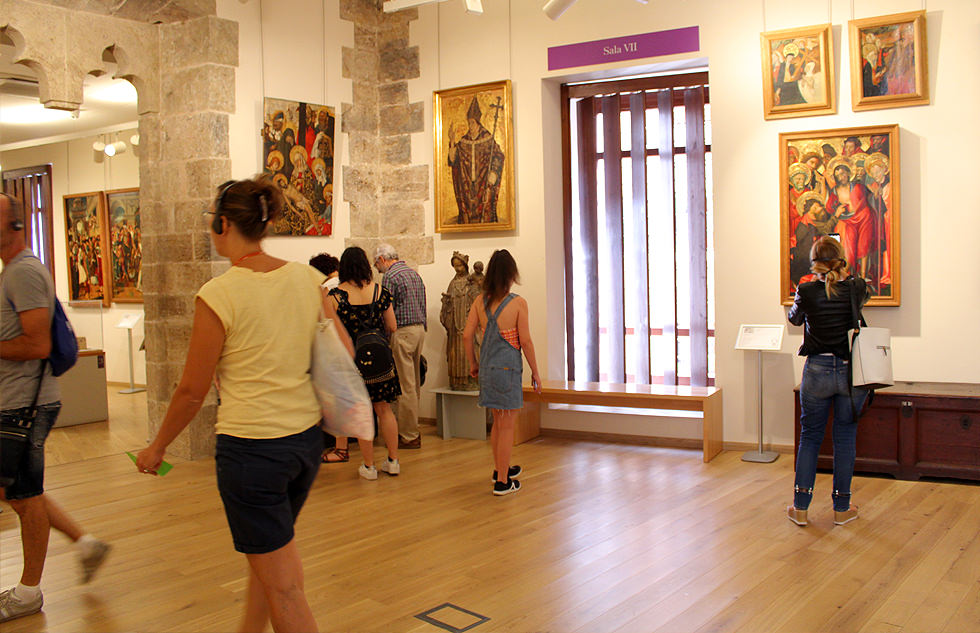 <strong>Valencia Cathedral Museum</strong> People visiting the museum <em>2019</em>